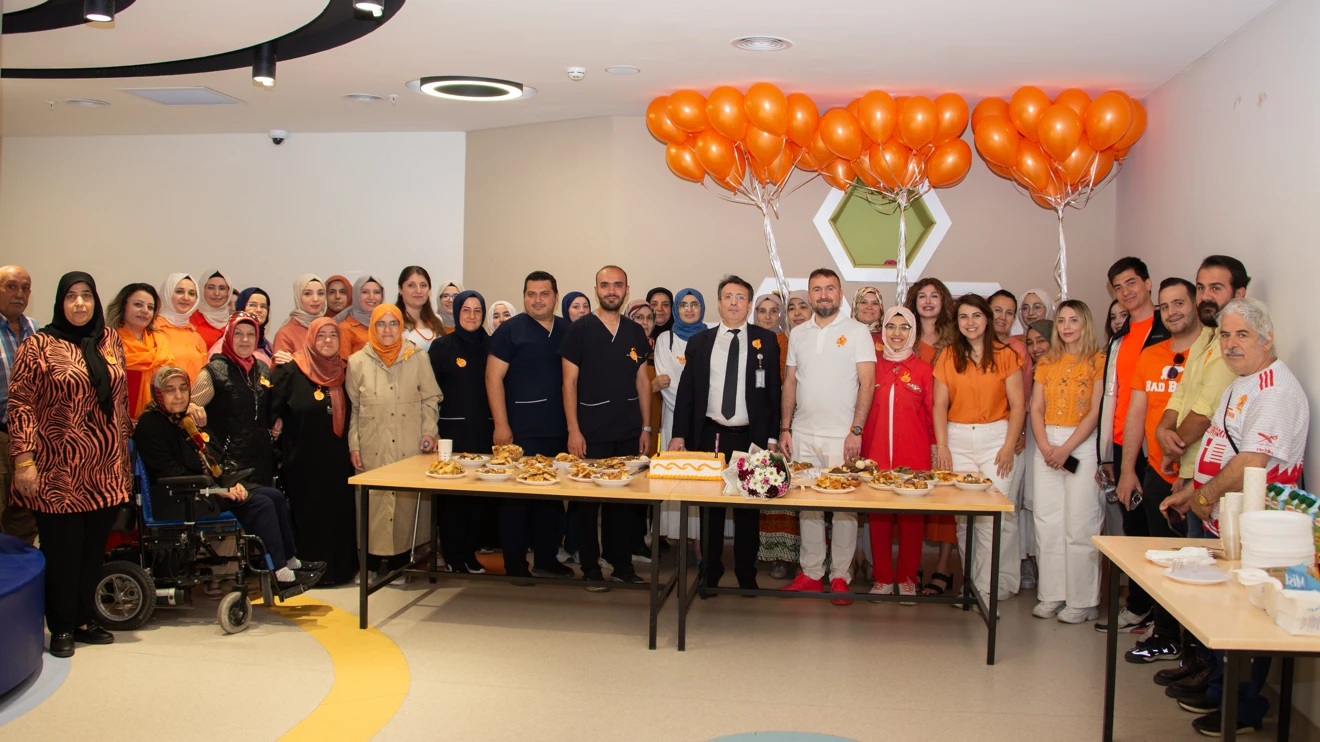 Türkiye’nin ilk MS Yaşam Merkezinde turuncu balonlar gökyüzüyle buluştu